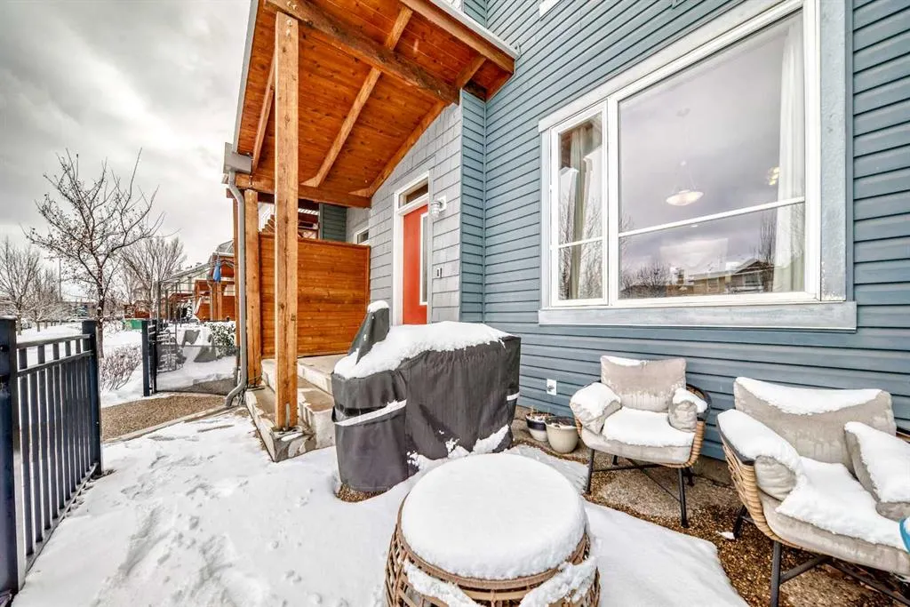 63 Chapalina Square SE