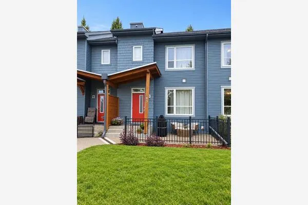 63 Chapalina Square SE