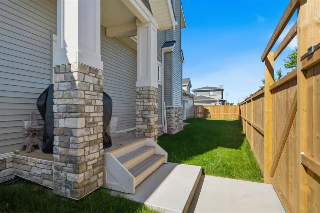 601 Reynolds Crescent SW