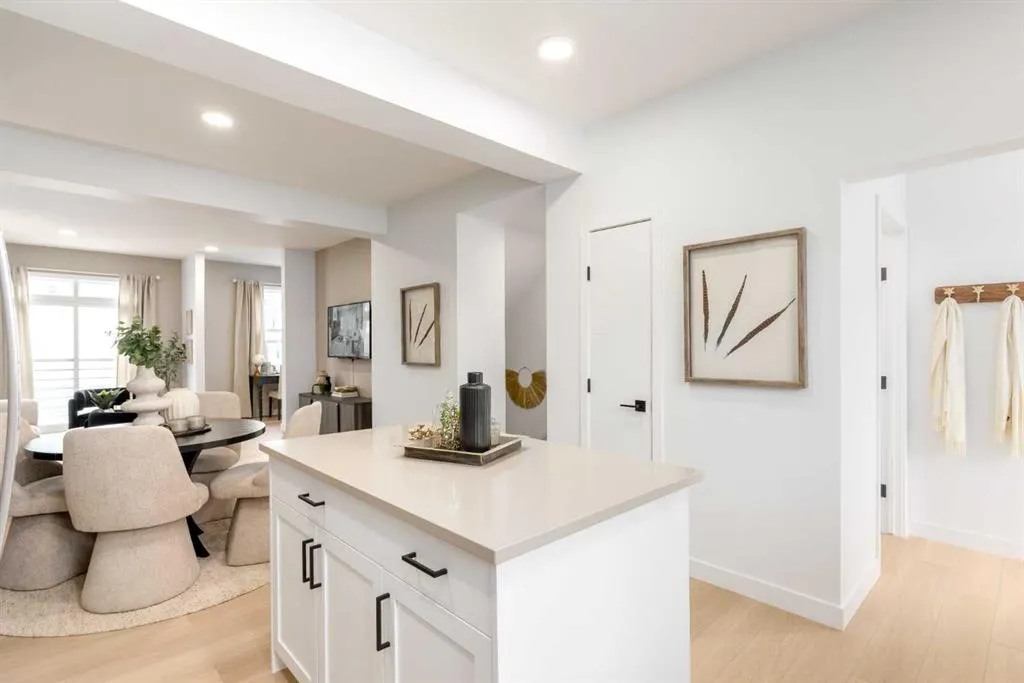 30 Rochester View NW #303