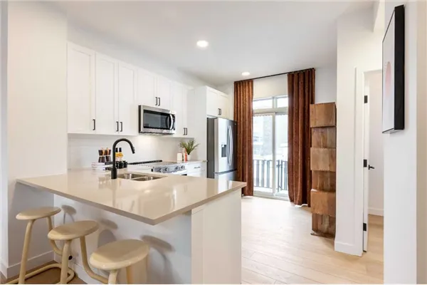 30 Rochester View NW