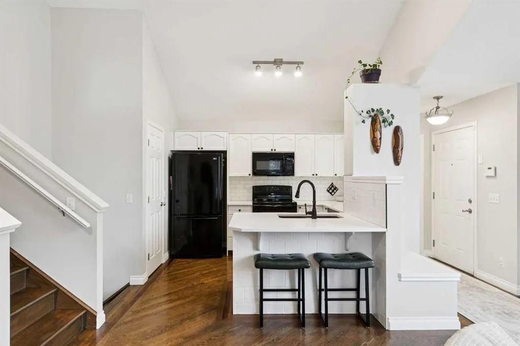 108 Elgin Manor SE