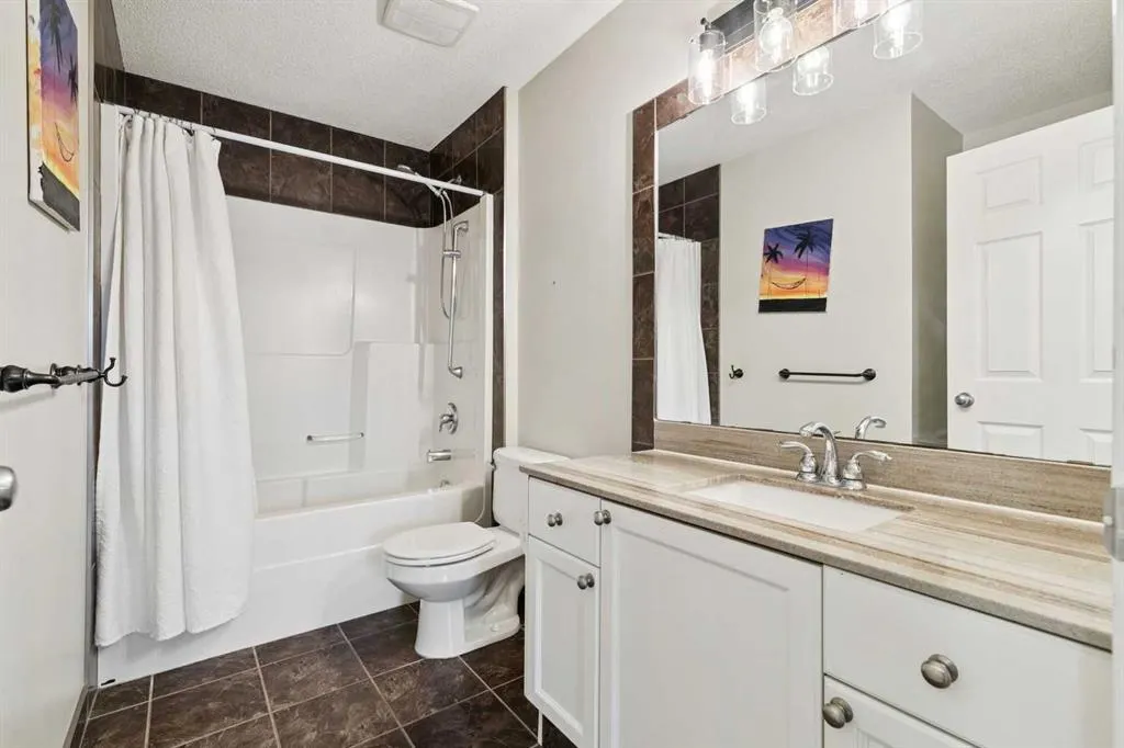 108 Elgin Manor SE