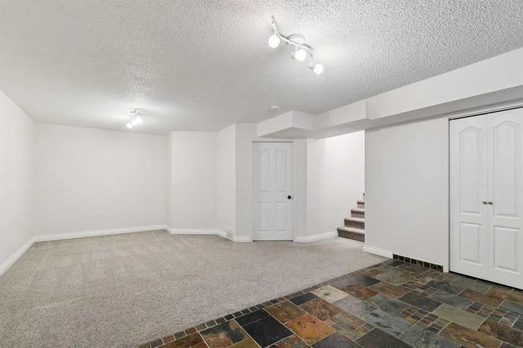 108 Elgin Manor SE