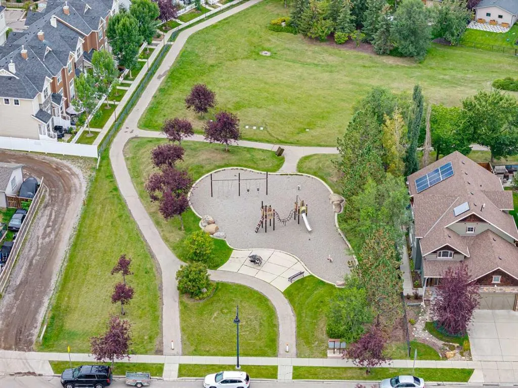 108 Elgin Manor SE