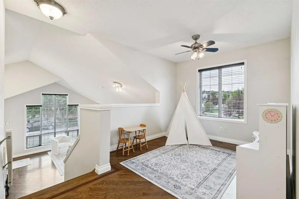 108 Elgin Manor SE