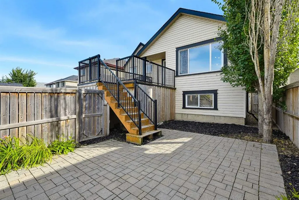 64 Copperfield Rise SE