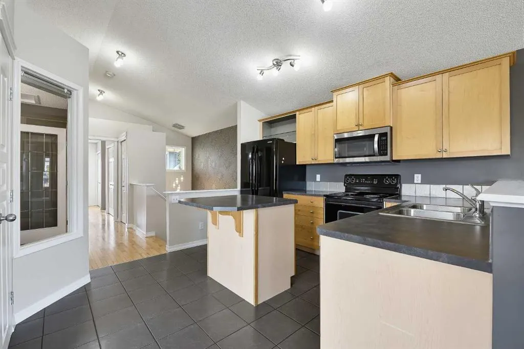 64 Copperfield Rise SE