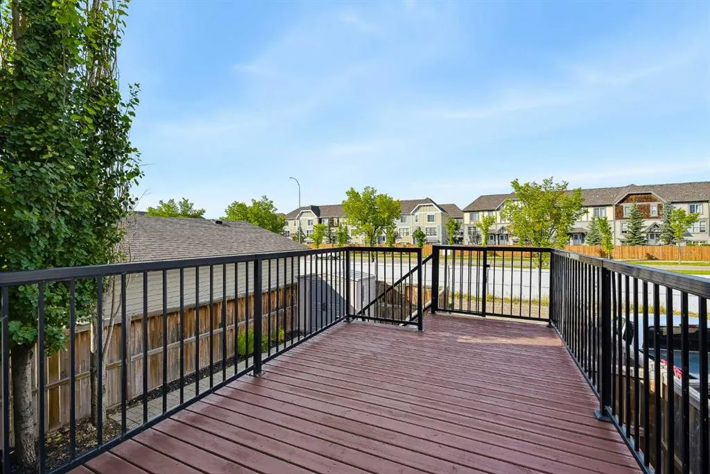 64 Copperfield Rise SE