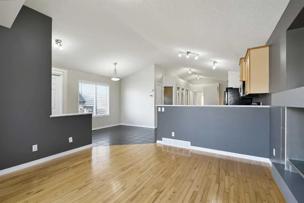 64 Copperfield Rise SE