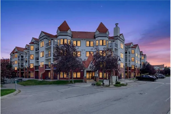 20 Royal Oak Plaza NW