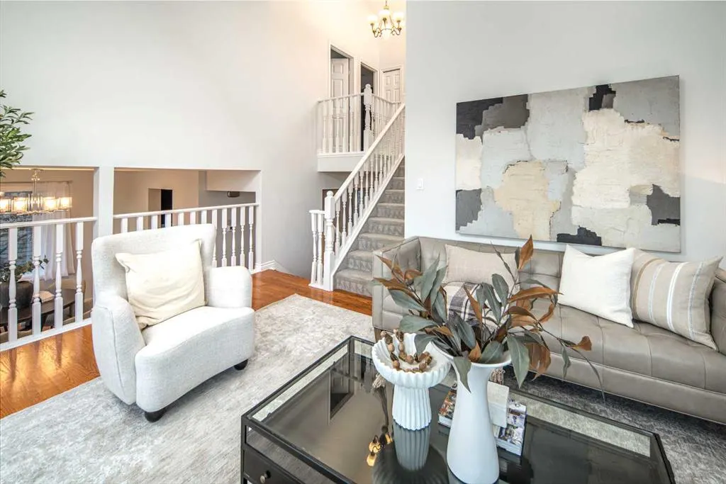 44 Stradwick Way SW
