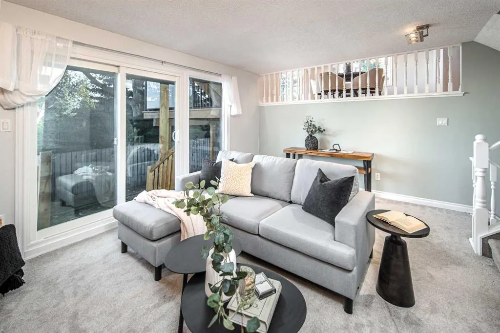 44 Stradwick Way SW