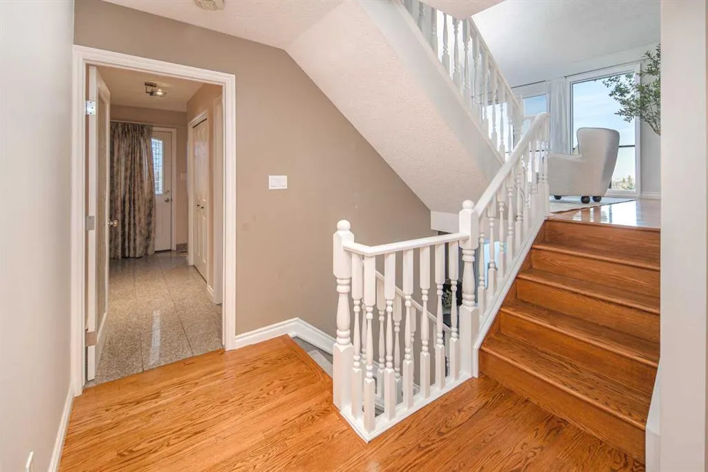 44 Stradwick Way SW