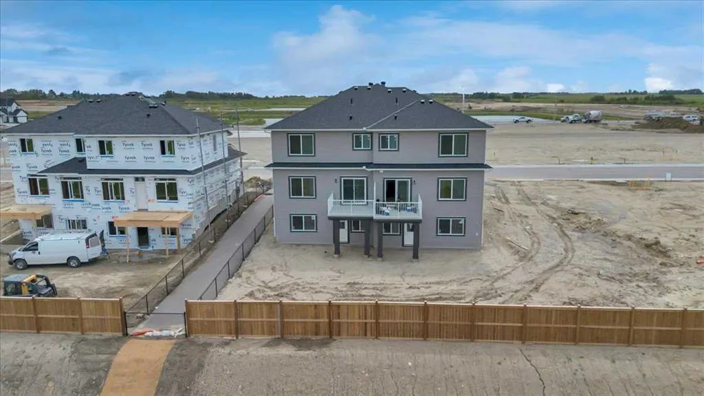154 Lakewood Crescent