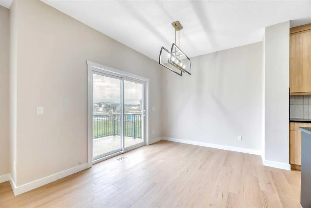 112 Lakewood Crescent