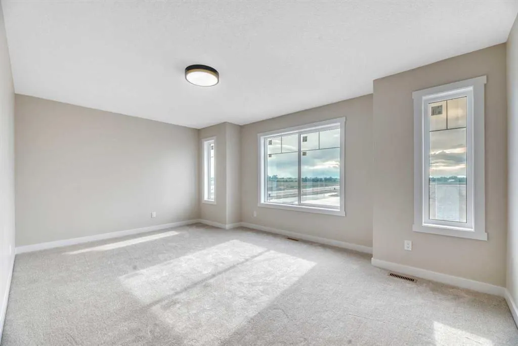 112 Lakewood Crescent
