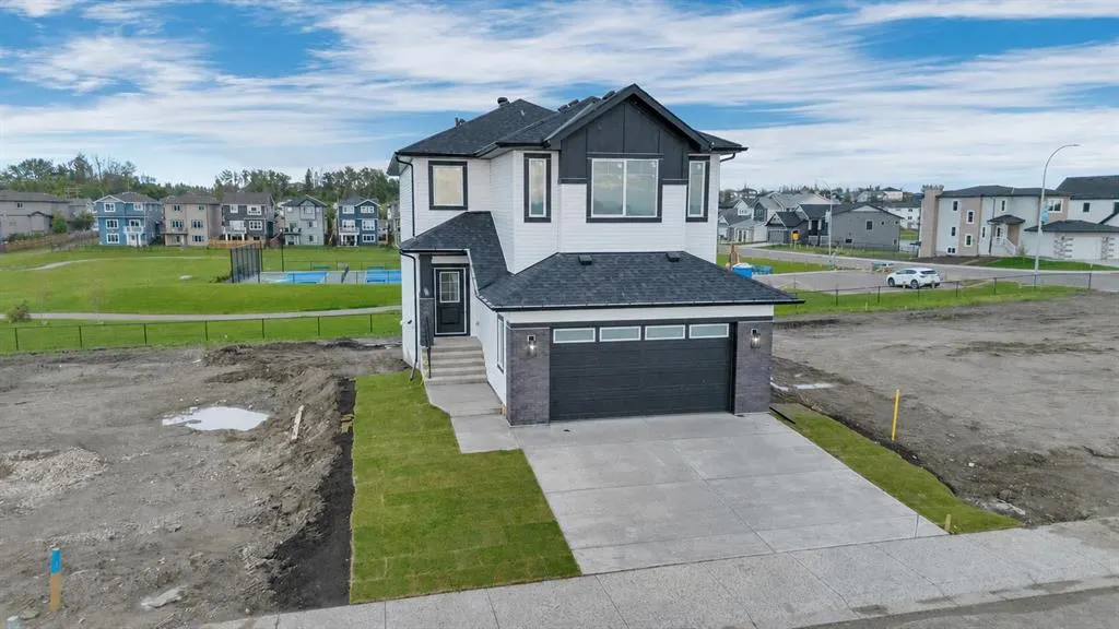 112 Lakewood Crescent