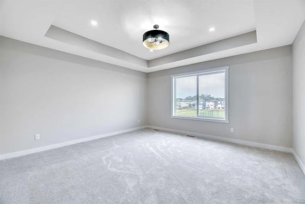 112 Lakewood Crescent