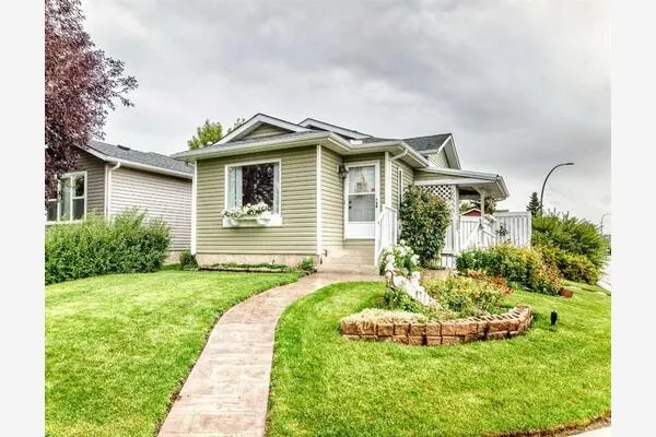 45 Taradale Close NE