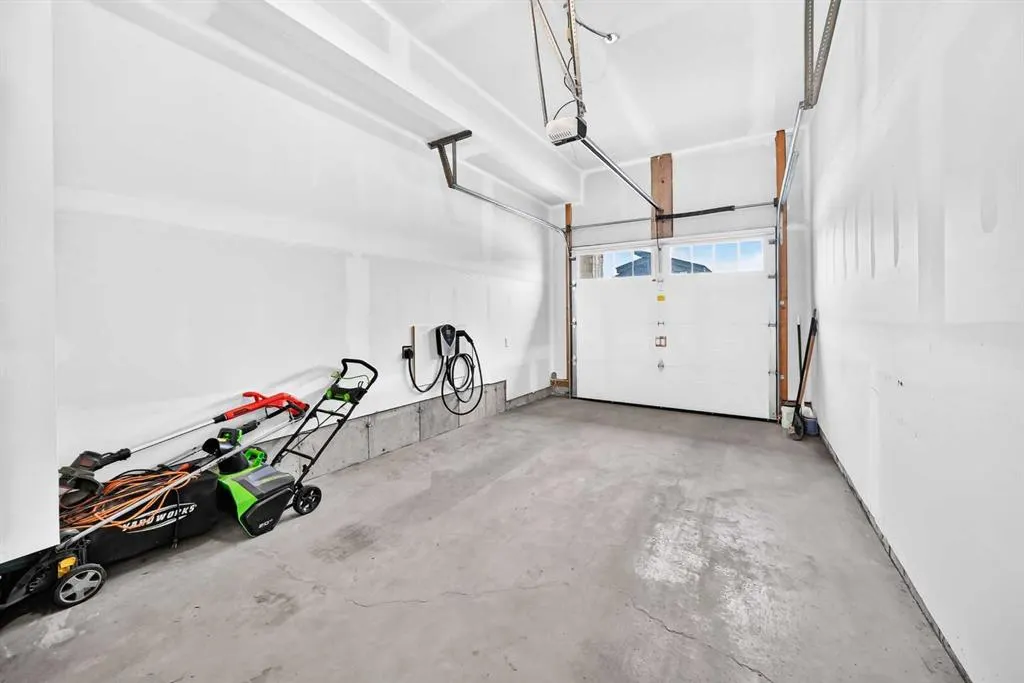 203 Greenwich Drive NW