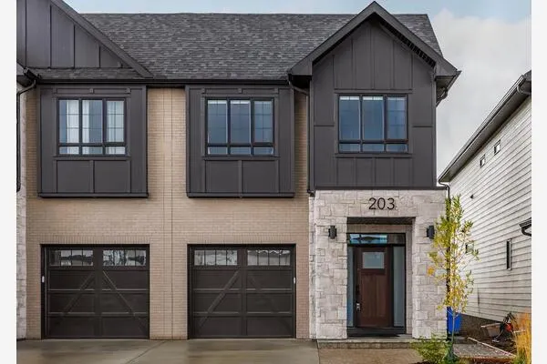 203 Greenwich Drive NW