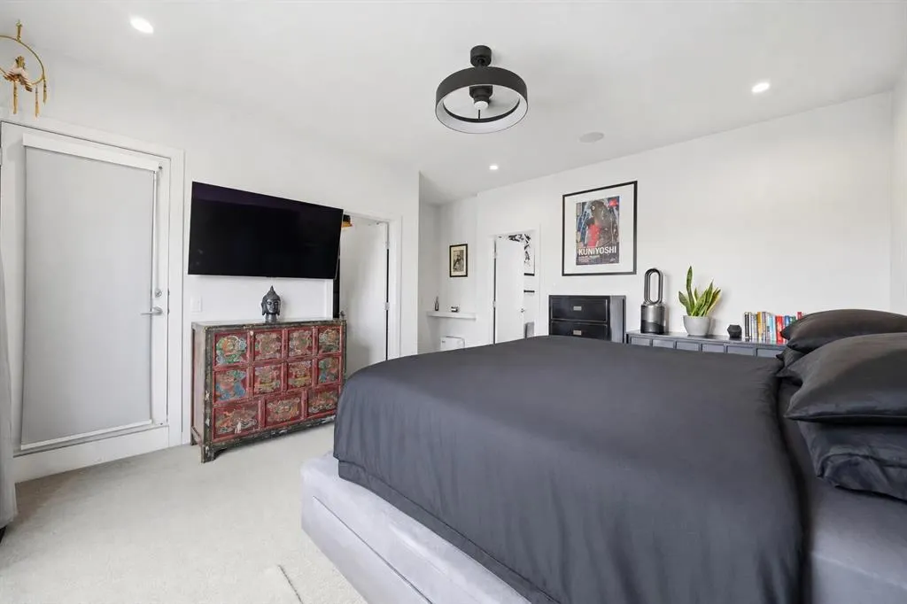 4733 17 Avenue NW #1
