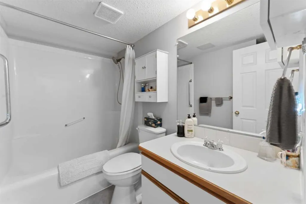 105 7 Avenue SE #208