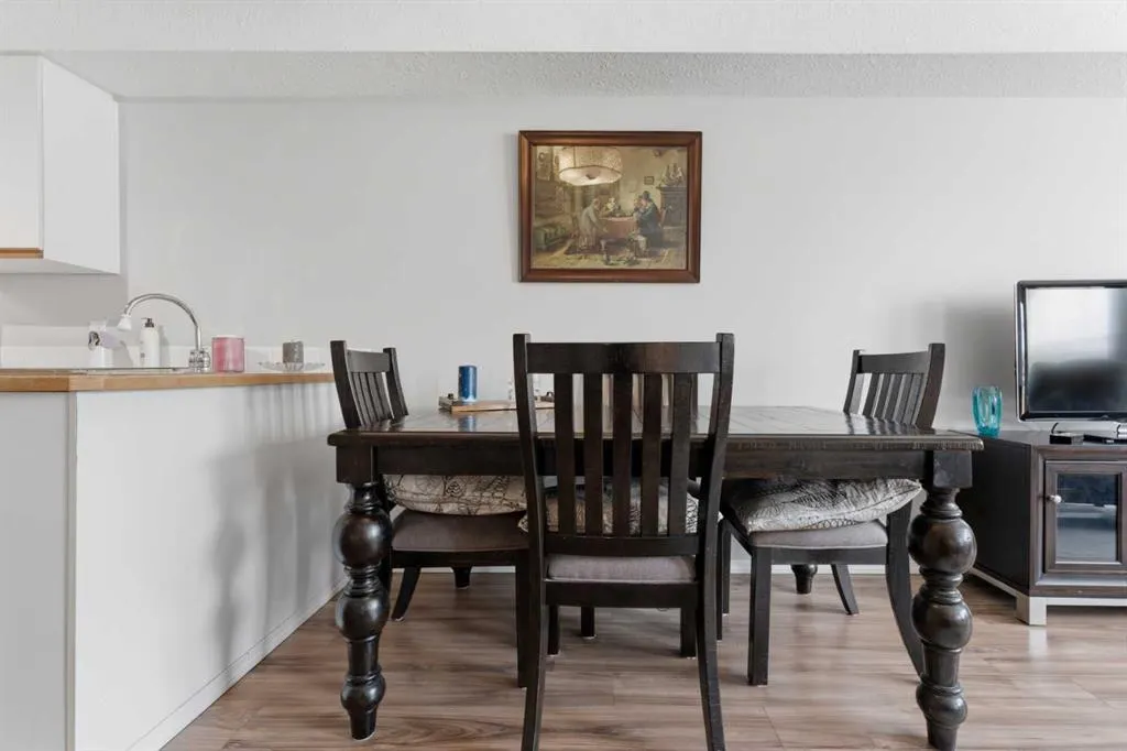 105 7 Avenue SE #208