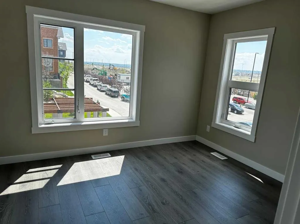 102 livingston Common NE