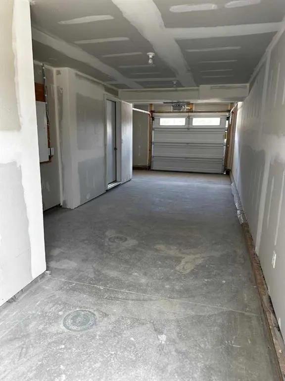 102 livingston Common NE