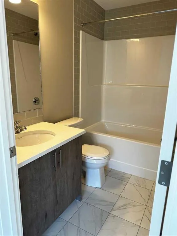 102 livingston Common NE