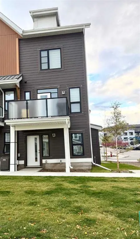 102 livingston Common NE