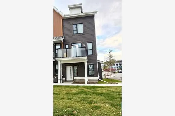 102 livingston Common NE