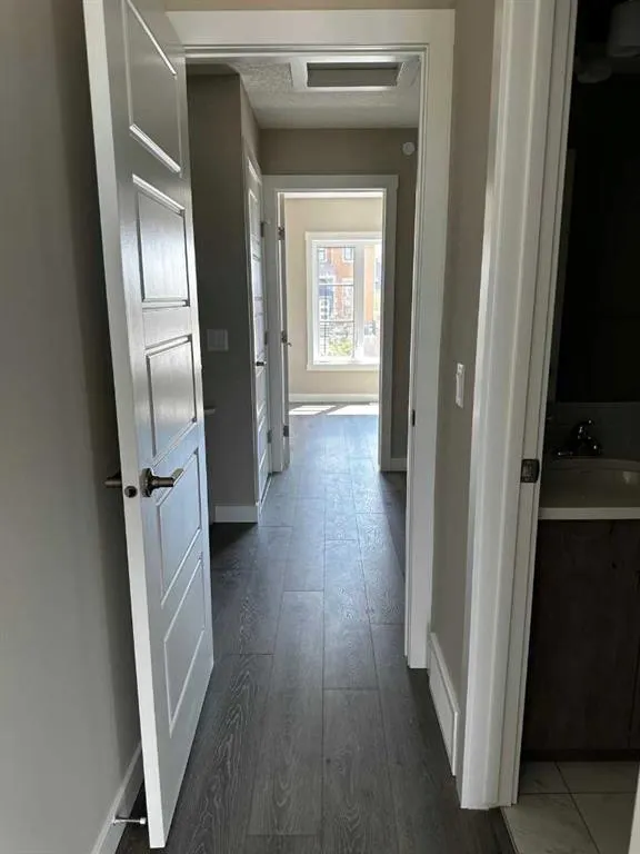 102 livingston Common NE