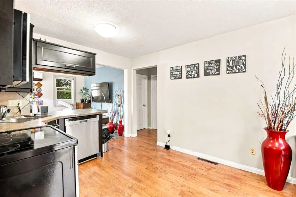 5107 Broadway Avenue