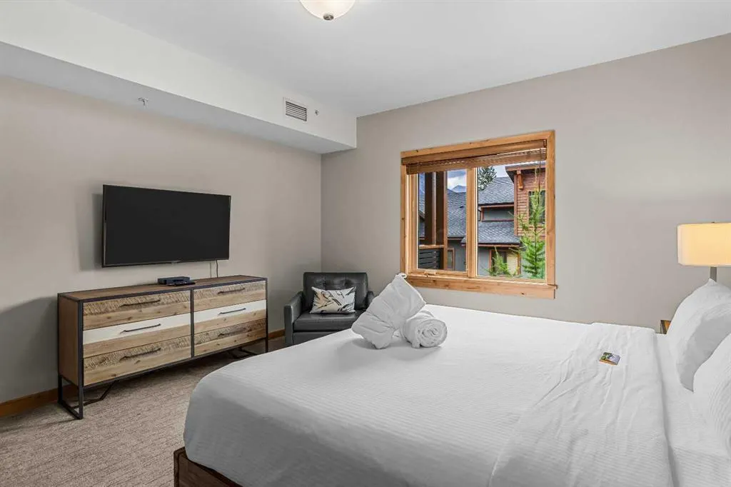 905 Spring Creek Drive #208