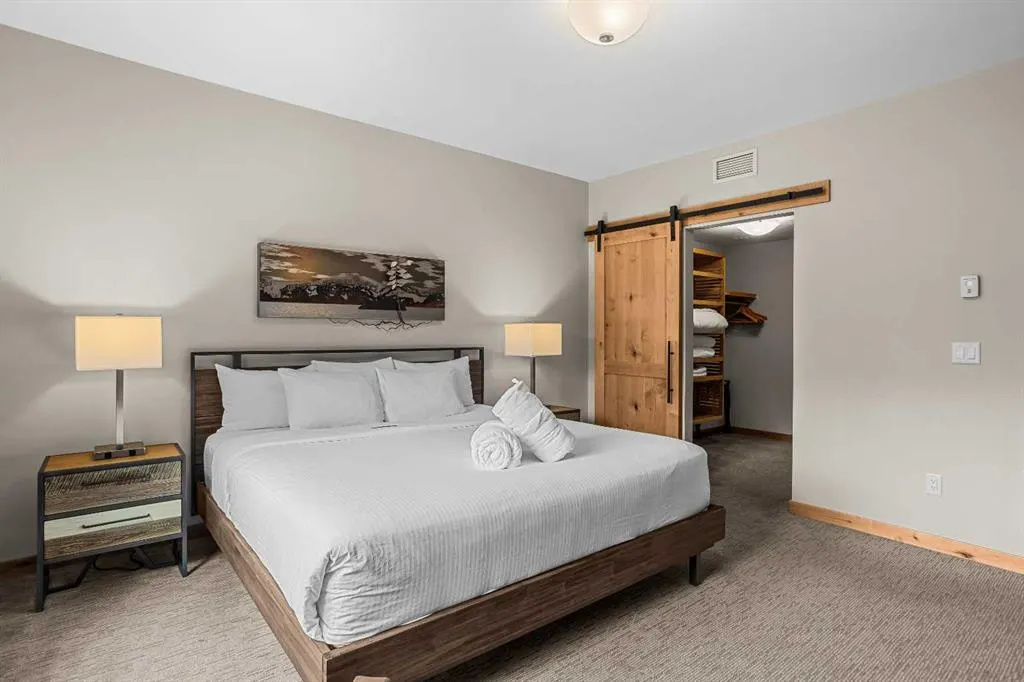 905 Spring Creek Drive #208