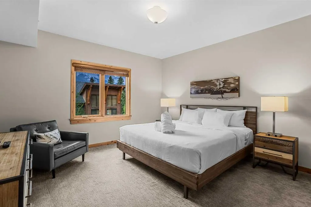 905 Spring Creek Drive #208