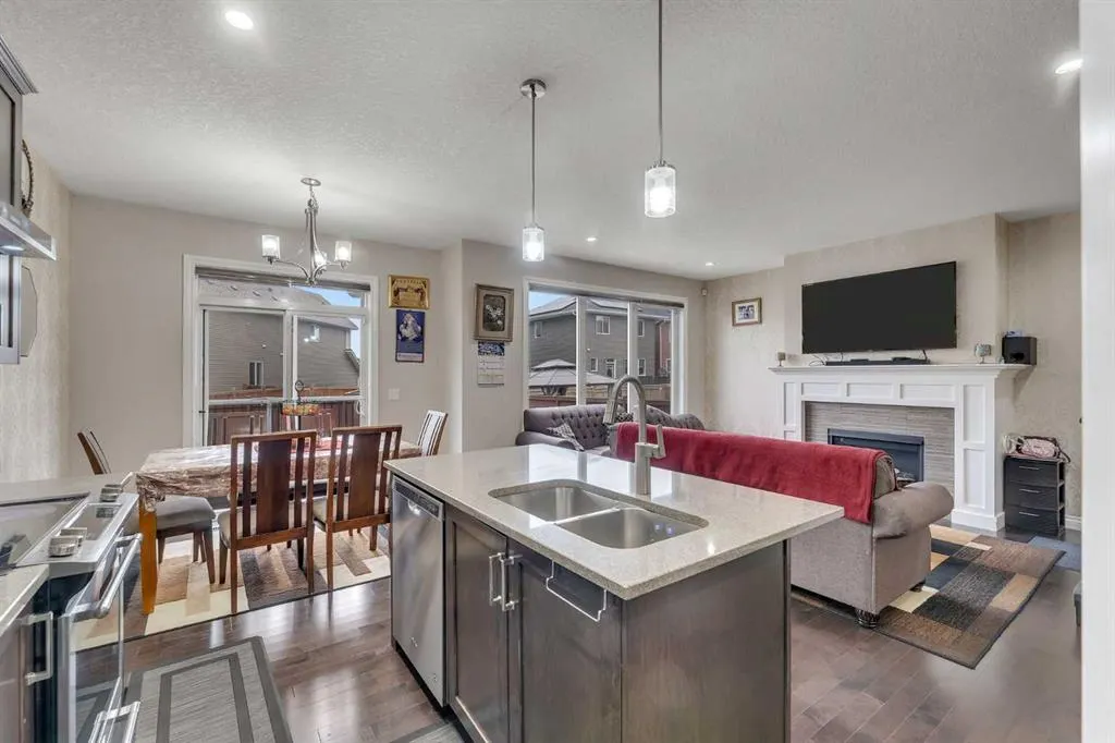 28 Saddlelake Common NE