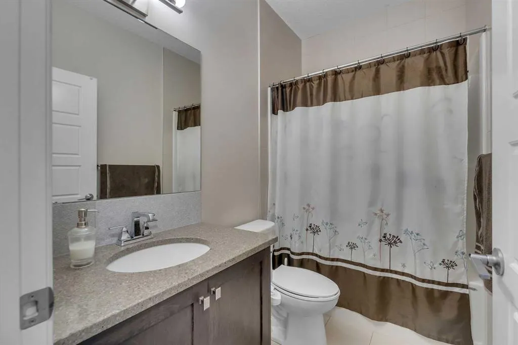 28 Saddlelake Common NE
