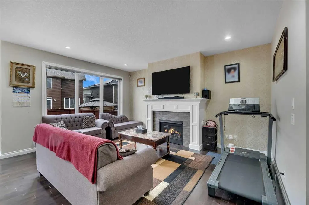 28 Saddlelake Common NE