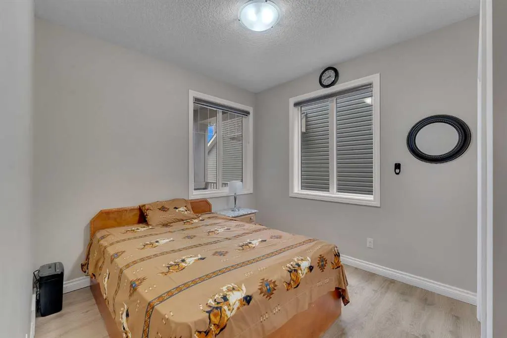 28 Saddlelake Common NE