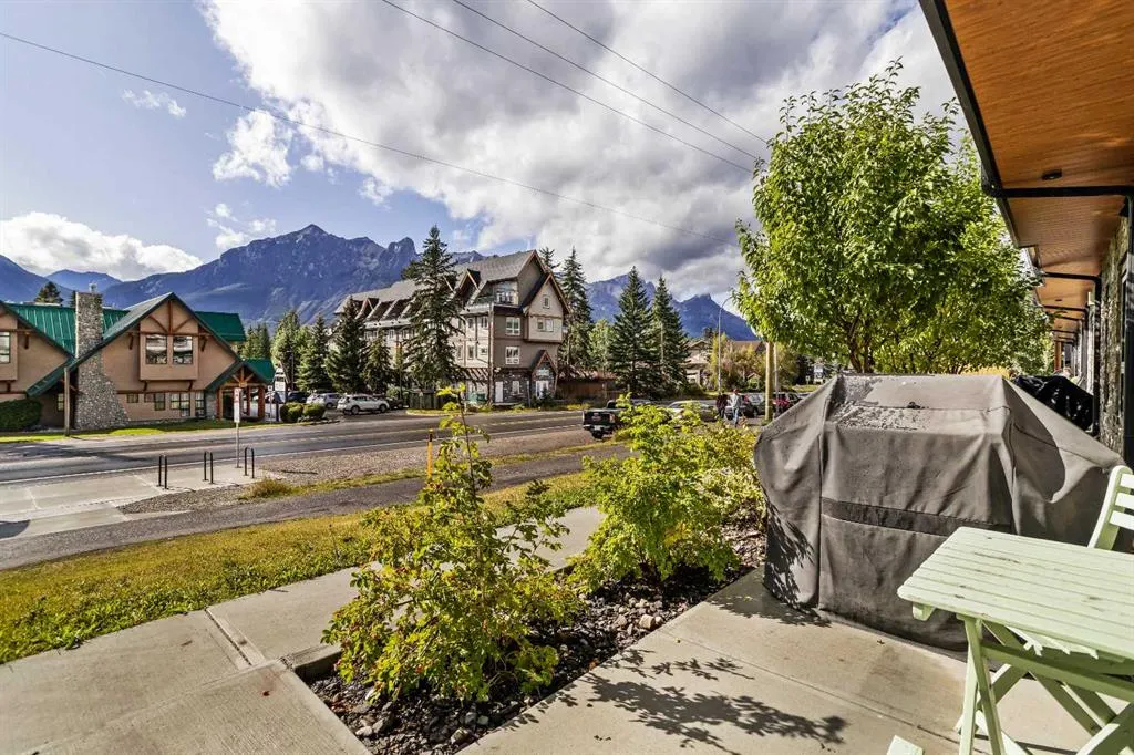 109 Kananaskis Way #106