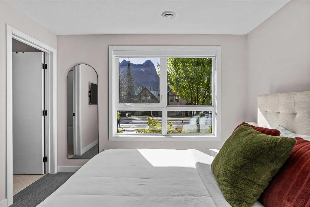 109 Kananaskis Way #106