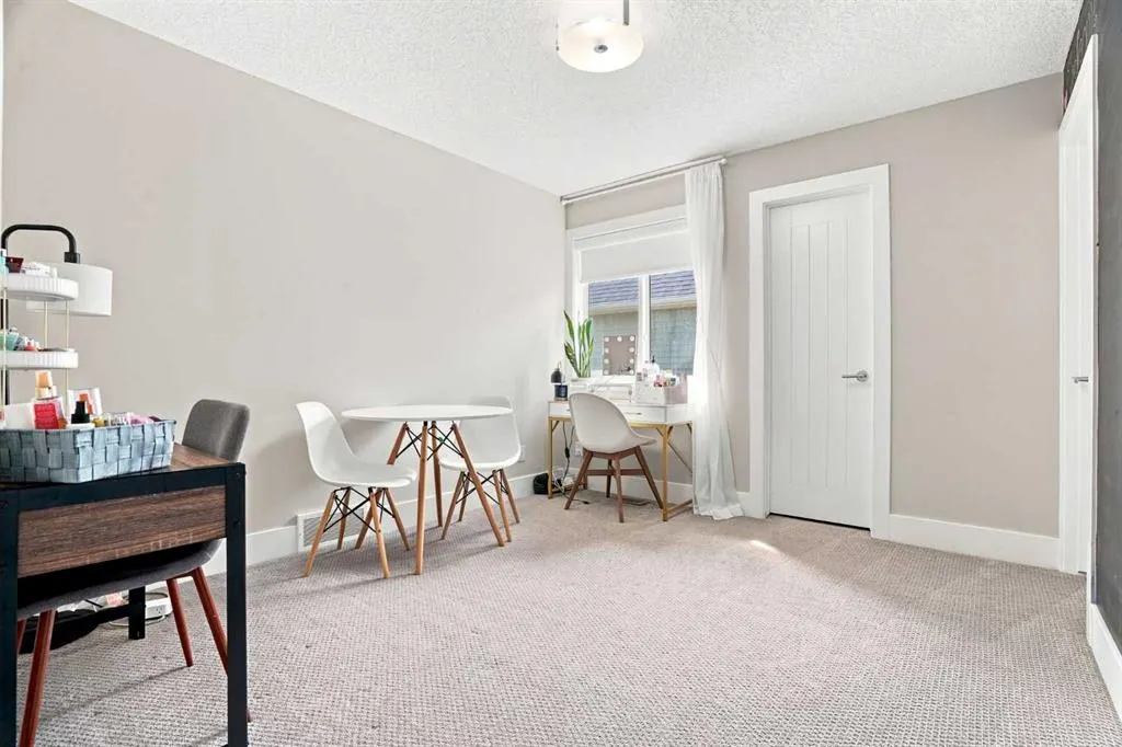 114 Kinniburgh Road