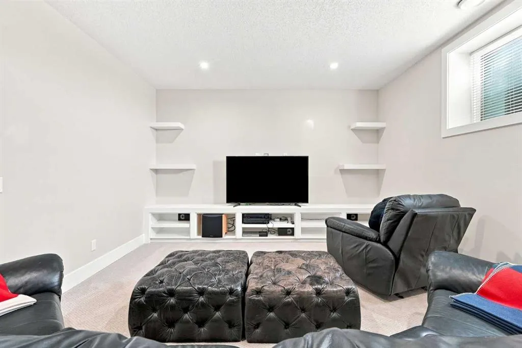 114 Kinniburgh Road