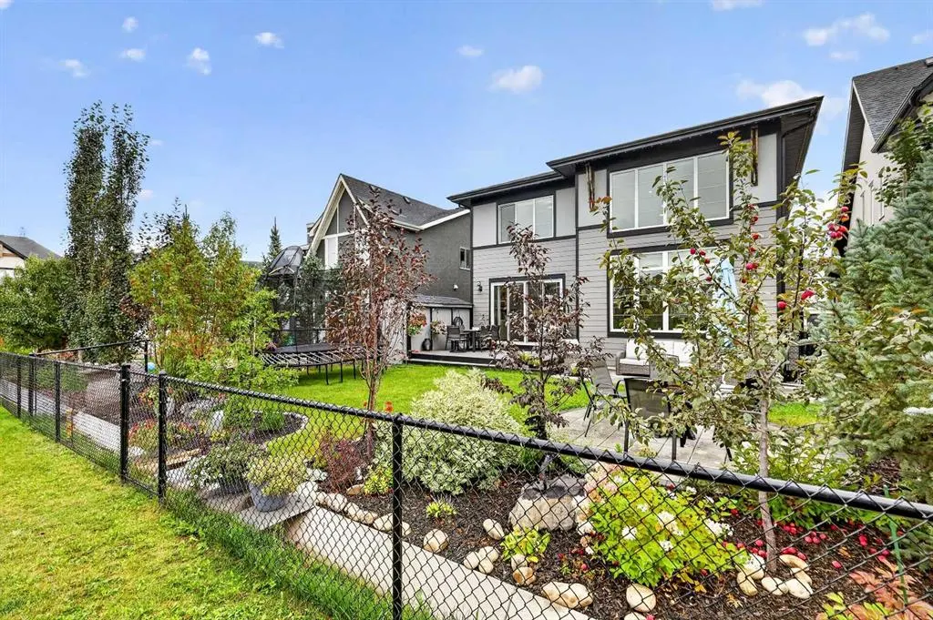 260 Marina Grove SE