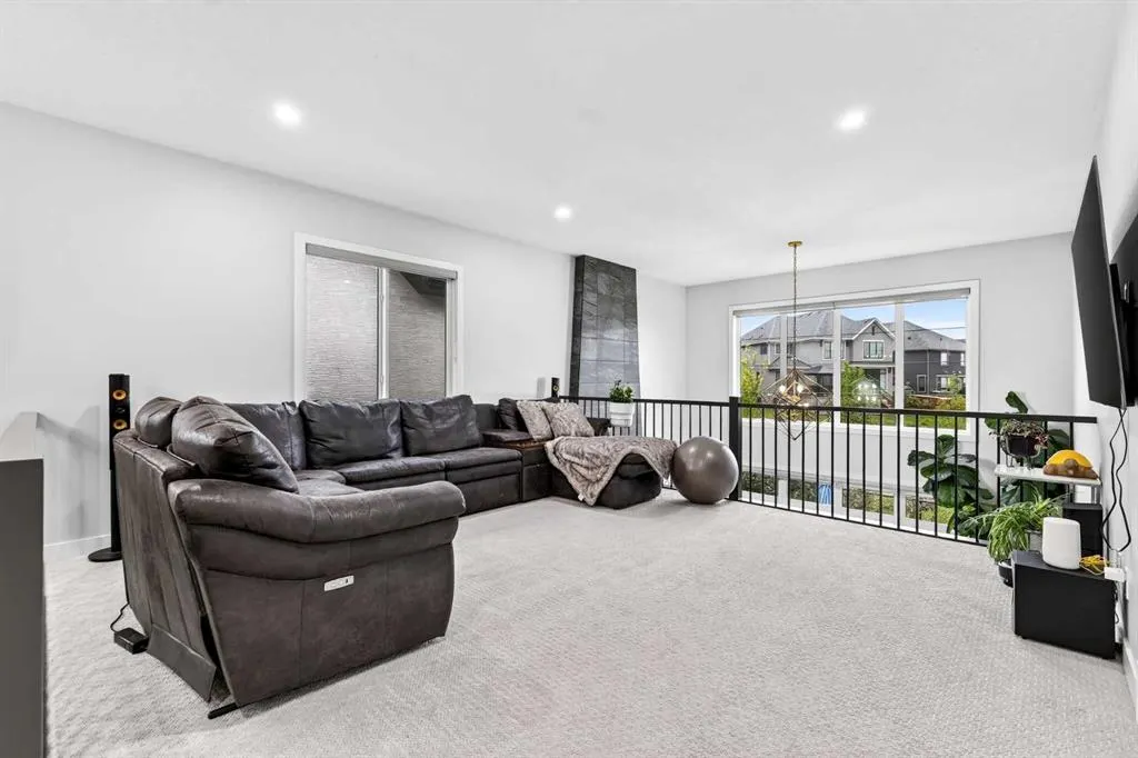 260 Marina Grove SE
