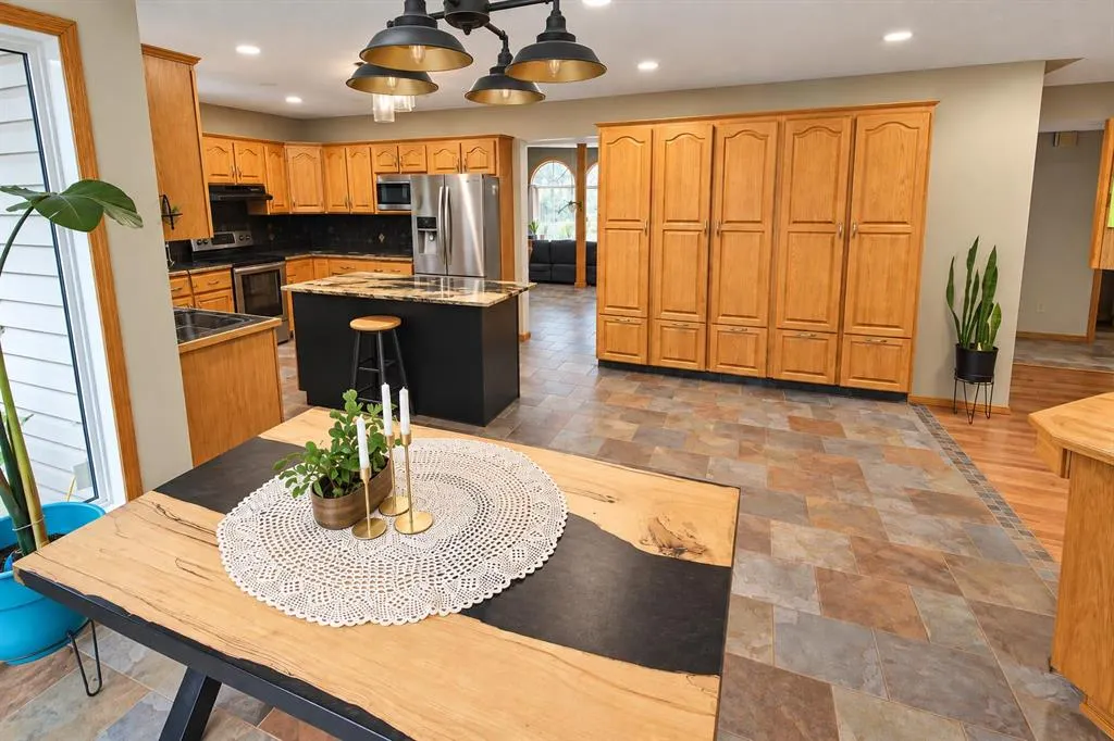 101 Dickenson Crescent